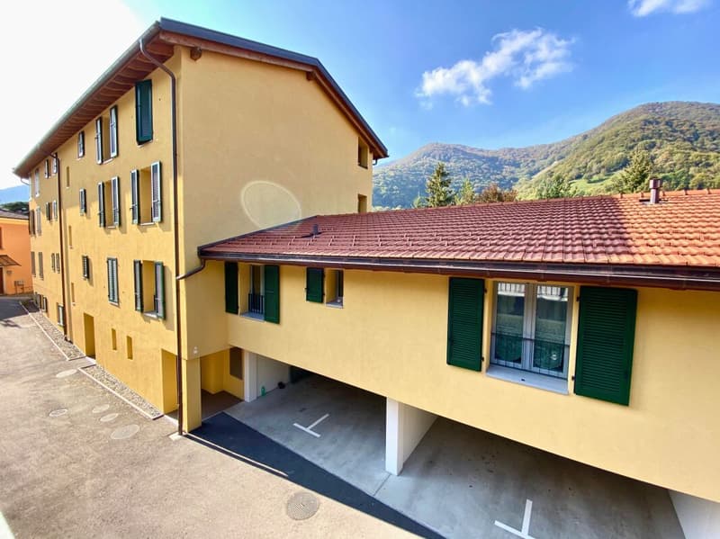 Moderne 3.5-Zimmer-Dachwohnung mit Balkon, Aussicht und zwei Parkplätzen (1)