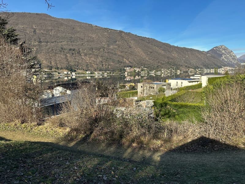 Bauland mit Seeblick, sonnig (1)