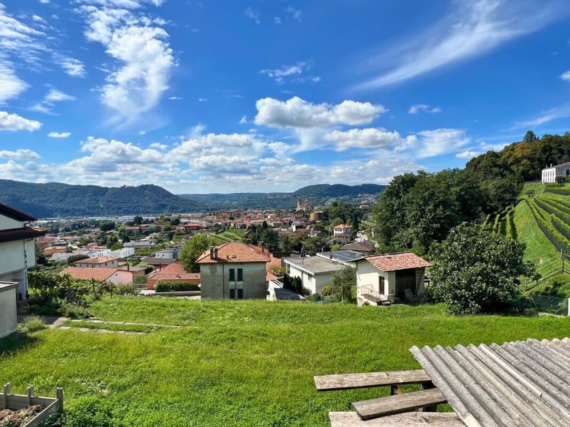 Terreno edificabile con vista aperta e soleggiato (1)