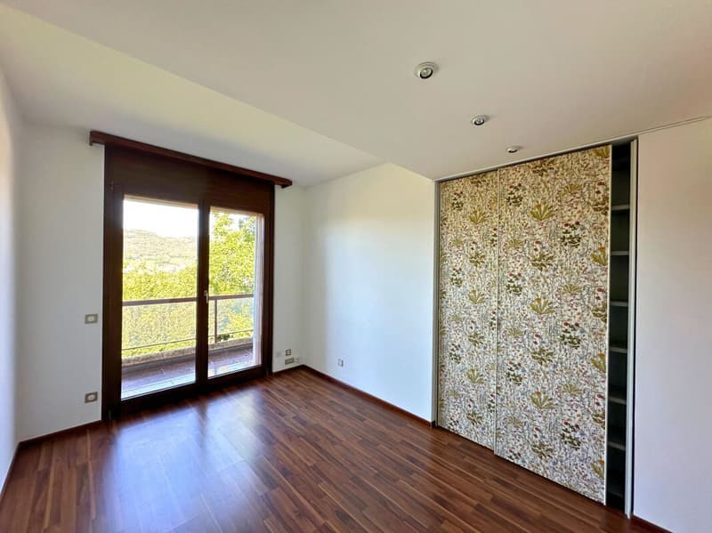 Maison jumelée de standing dans le verdure avec vue dégagée (11)