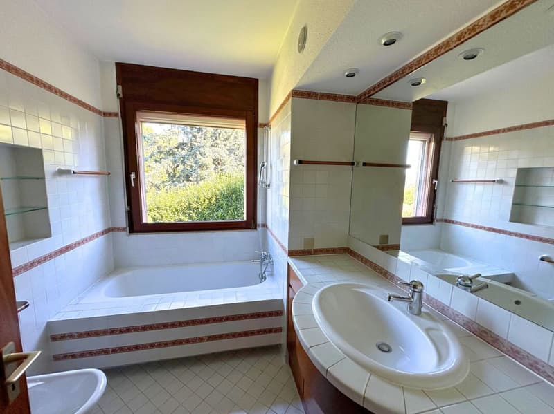 Maison jumelée de standing dans le verdure avec vue dégagée (13)