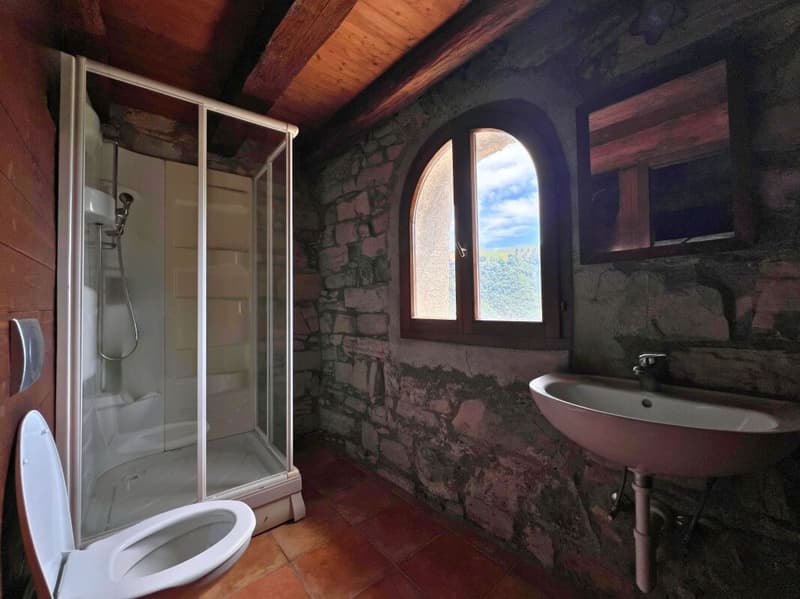 Grazioso rustico ristrutturato con vista aperta sulla valle (10)