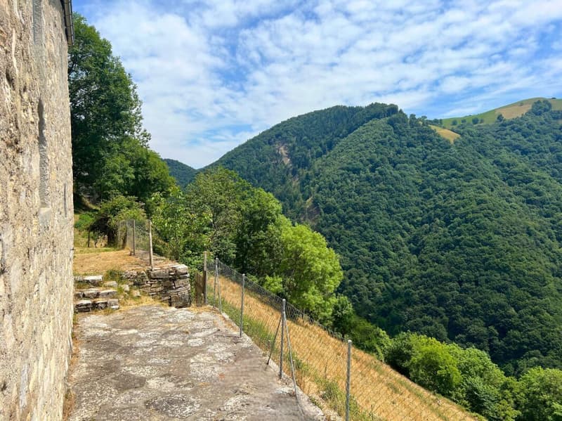 Grazioso rustico ristrutturato con vista aperta sulla valle (13)