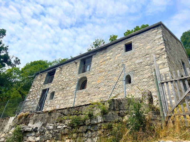 Grazioso rustico ristrutturato con vista aperta sulla valle (14)