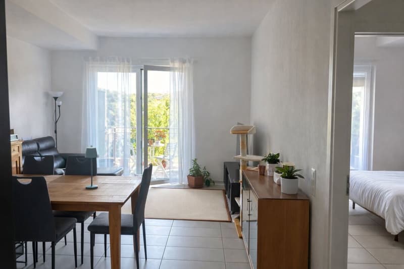 Appartamento moderno con balcone (5)