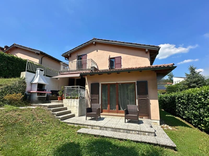 Casa unifamiliare nel verde a Stabio (1)