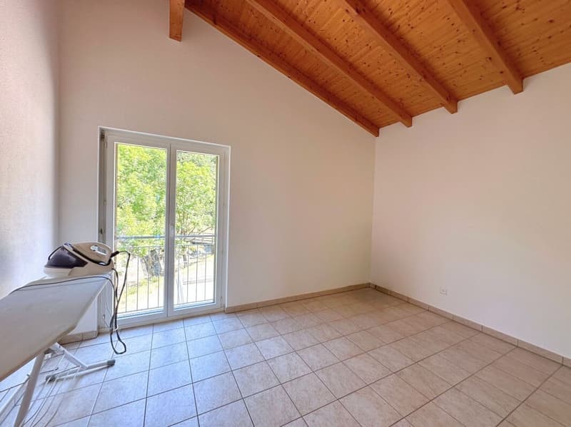 Interesting single-family house in the green, with large hobby room/garage and partial lake view (13)