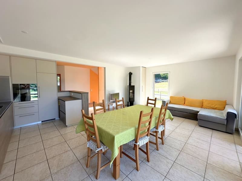 Interesting single-family house in the green, with large hobby room/garage and partial lake view (9)