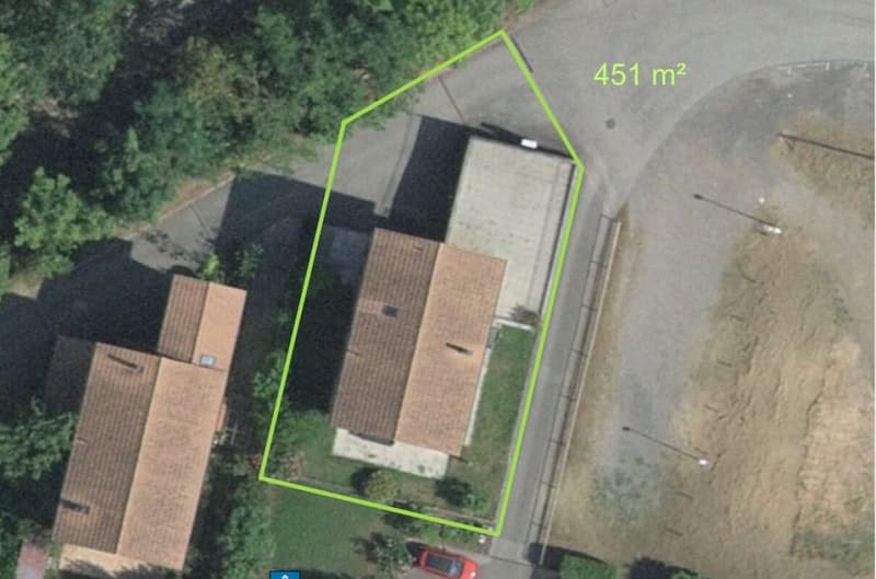 Interesting single-family house in the green, with large hobby room/garage and partial lake view (21)
