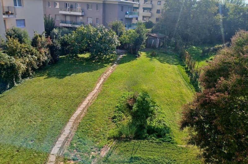 Villa d'époque à réévaluer, avec terrain constructible pour d'autres développements (6)