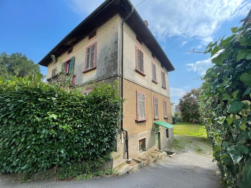Villa d'époque à réévaluer, avec terrain constructible pour d'autres développements (2)