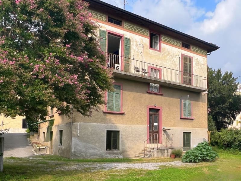 Villa d'époque à réévaluer, avec terrain constructible pour d'autres développements (1)