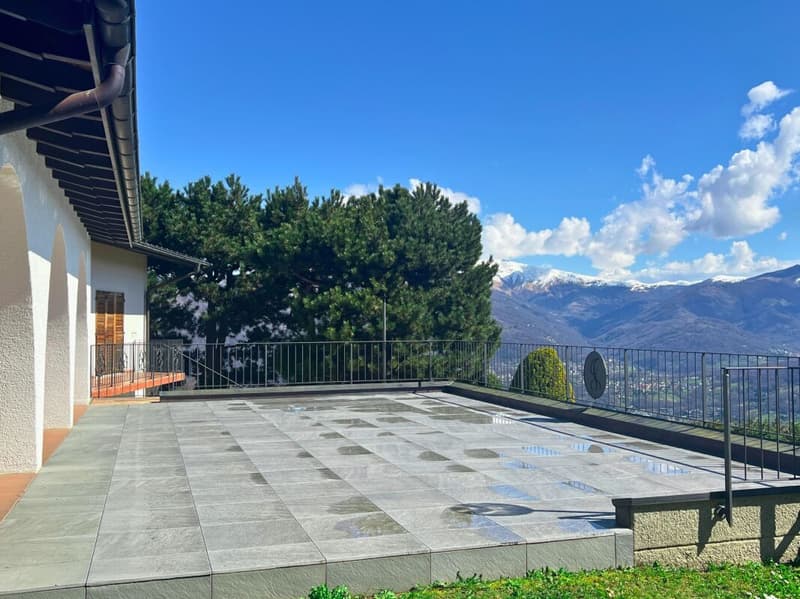 Vaste villa dans le vert avec piscine, vue panoramique et plus de 7'000 m² de terrain (10)