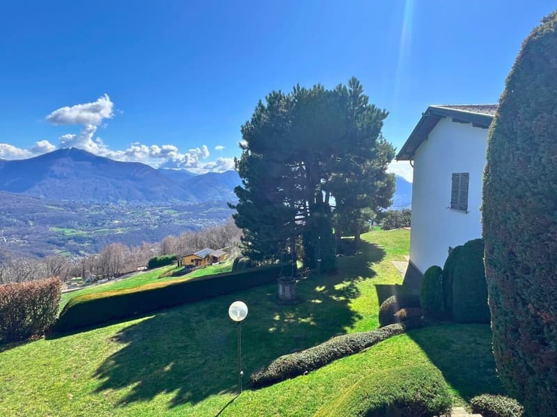 Vaste villa dans le vert avec piscine, vue panoramique et plus de 7'000 m² de terrain (13)