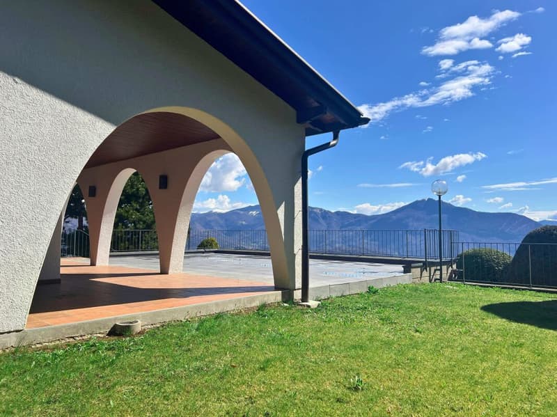 Vaste villa dans le vert avec piscine, vue panoramique et plus de 7'000 m² de terrain (9)