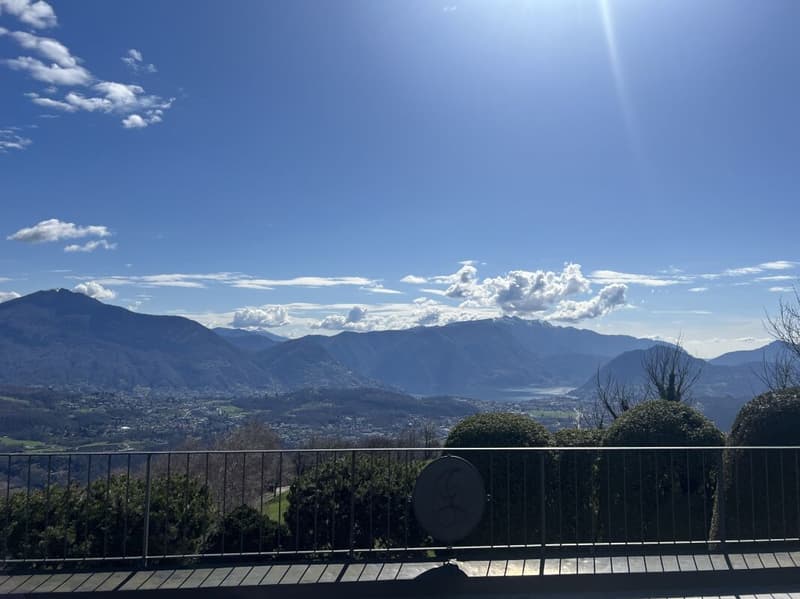 Vaste villa dans le vert avec piscine, vue panoramique et plus de 7'000 m² de terrain (11)