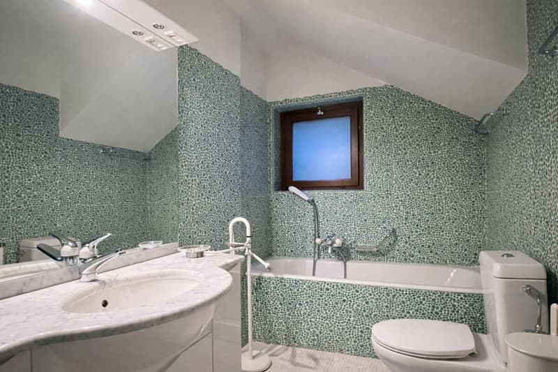 Vaste villa dans le vert avec piscine, vue panoramique et plus de 7'000 m² de terrain (24)