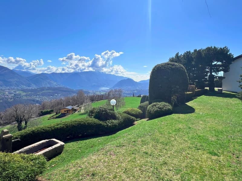 Vaste villa dans le vert avec piscine, vue panoramique et plus de 7'000 m² de terrain (14)