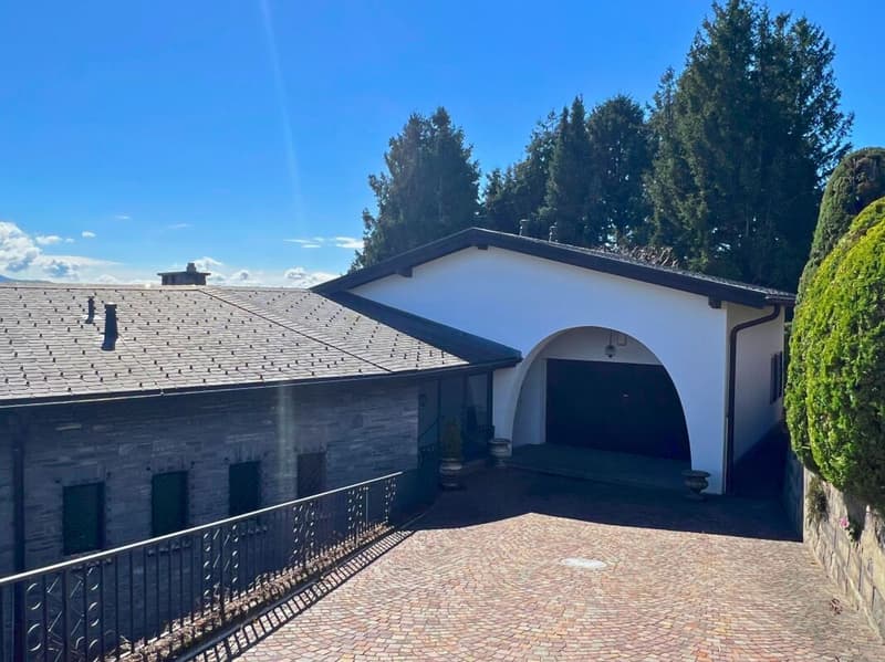 Vaste villa dans le vert avec piscine, vue panoramique et plus de 7'000 m² de terrain (16)
