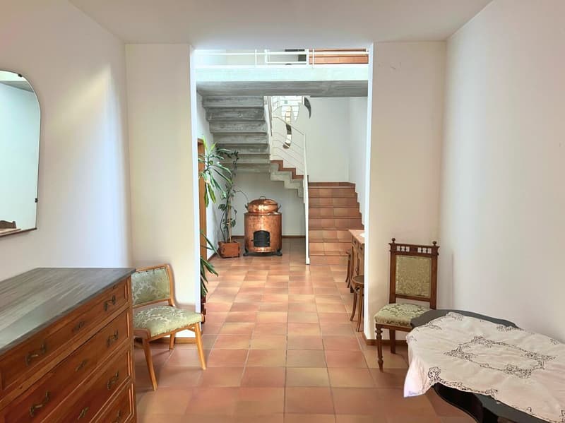 Grande villa uni-bifamiliale sur trois niveaux avec jardin (15)