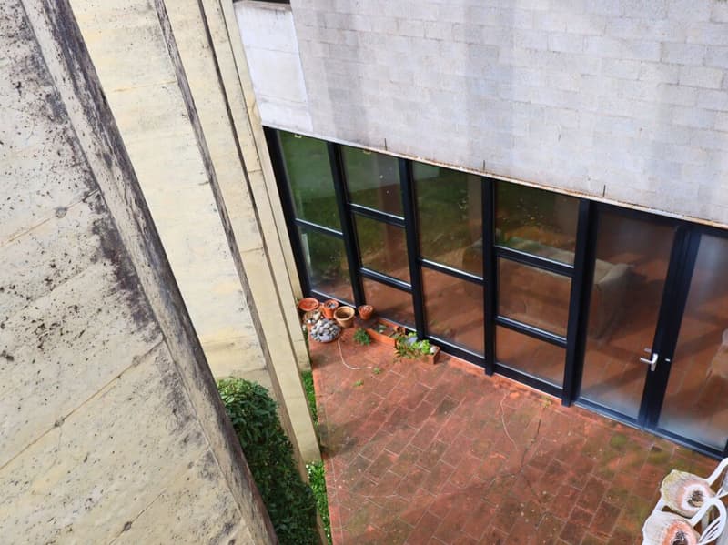 Maison unifamiliale sur trois niveaux avec terrasse panoramique et jardin (6)