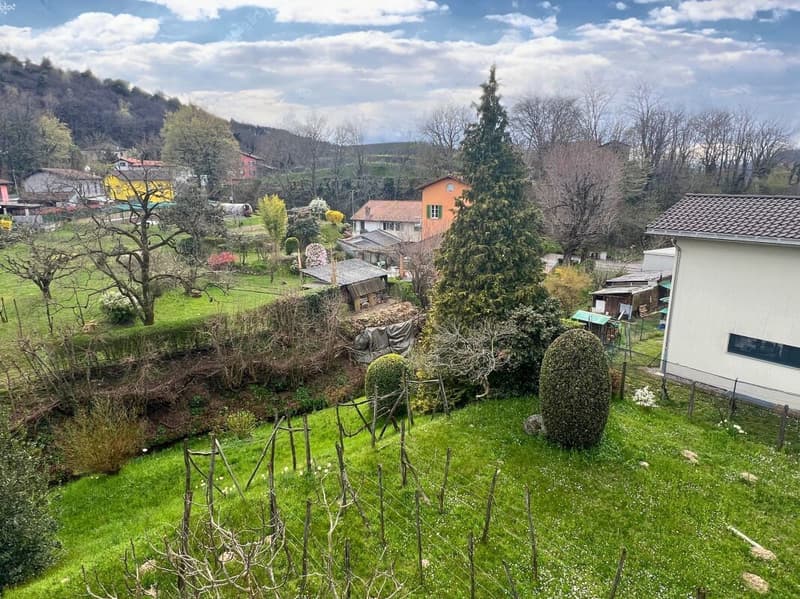 Maison unifamiliale sur trois niveaux avec terrasse panoramique et jardin (17)