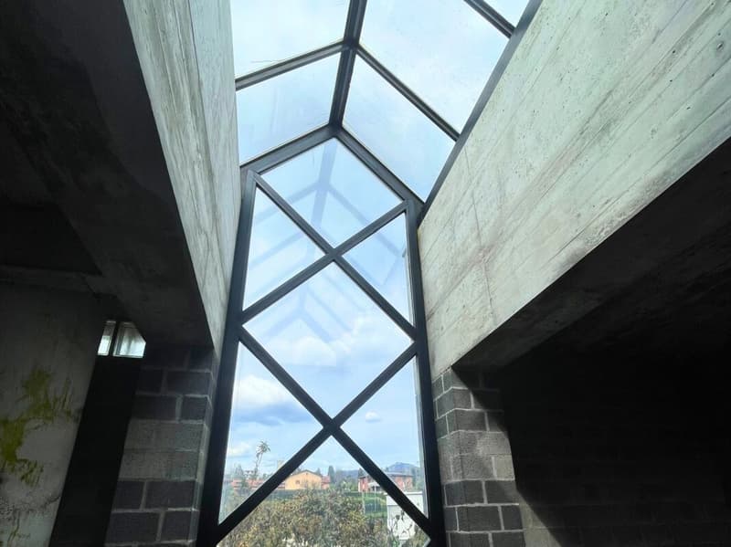 Maison unifamiliale sur trois niveaux avec terrasse panoramique et jardin (8)