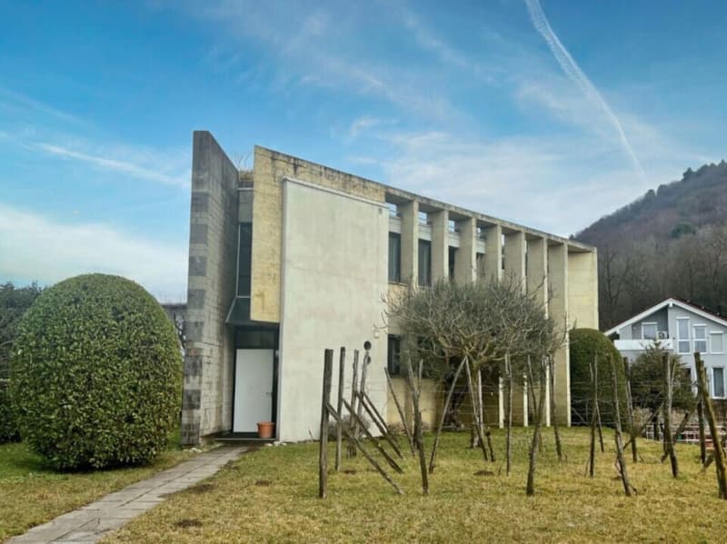 Maison unifamiliale sur trois niveaux avec terrasse panoramique et jardin (1)