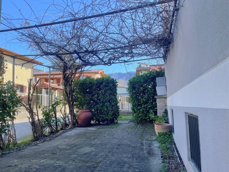 Interesting single-family house with independent apartment and garden (11)