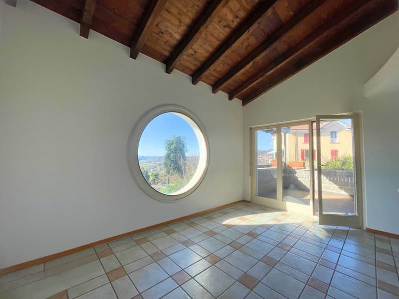 Interesting single-family house with independent apartment and garden (1)