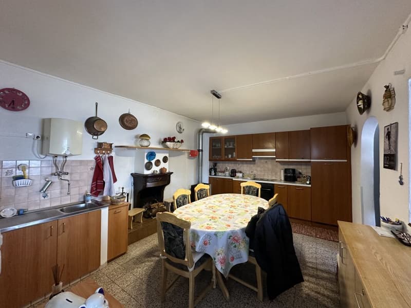 Intéressant complexe résidentiel à rénover avec cour privée et petit jardin (13)
