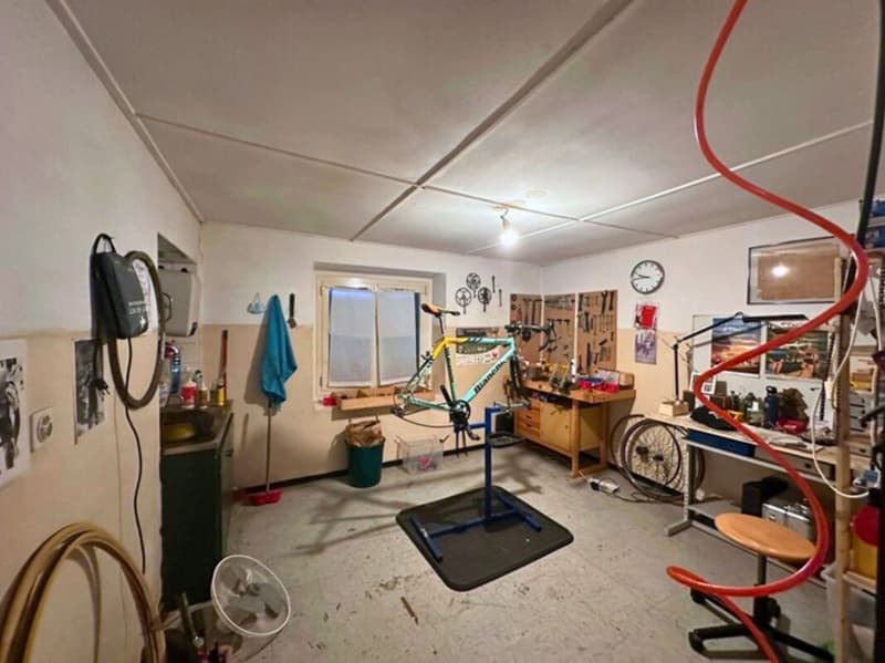Intéressant complexe résidentiel à rénover avec cour privée et petit jardin (12)