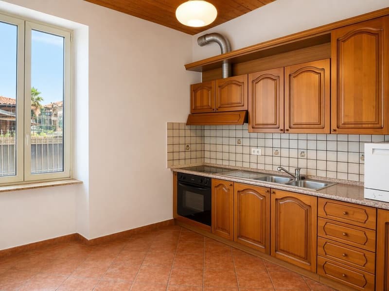 Vaste maison multifamiliale avec garage à Balerna (5)