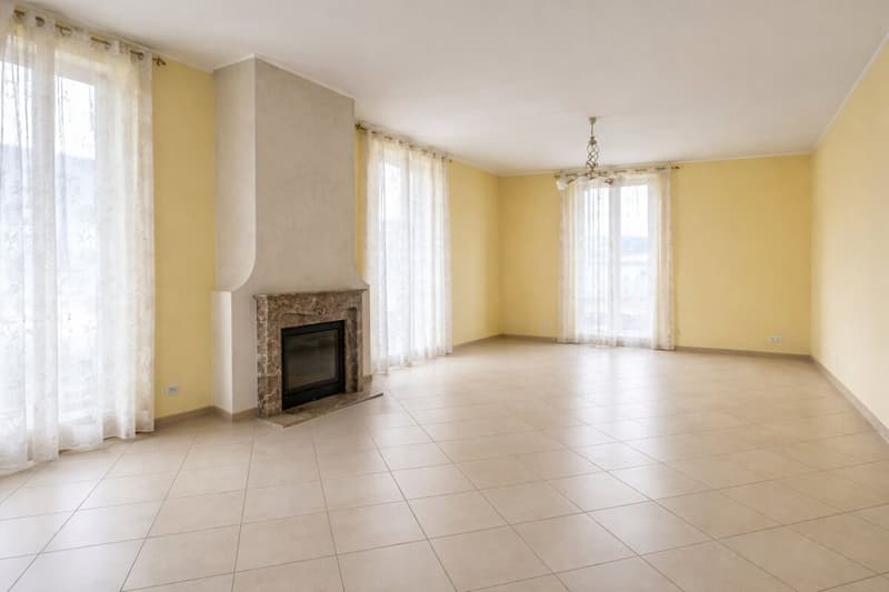 Vaste maison multifamiliale avec garage à Balerna (3)