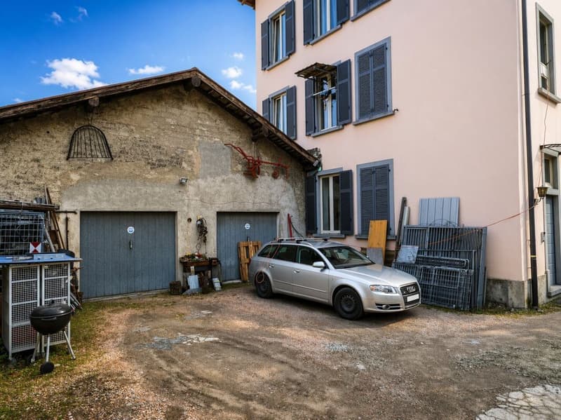 Vaste maison multifamiliale avec garage à Balerna (13)