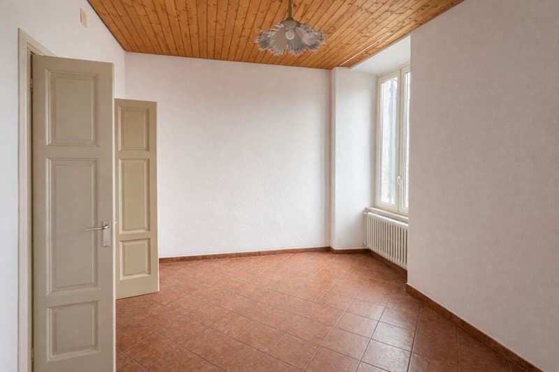 Vaste maison multifamiliale avec garage à Balerna (4)