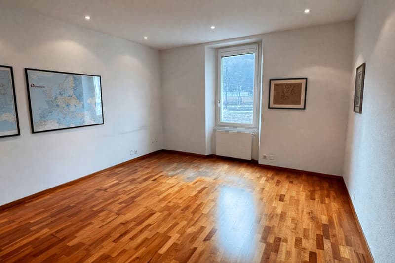 Appartement de bureau élégant à vendre dans le centre de Chiasso (6)