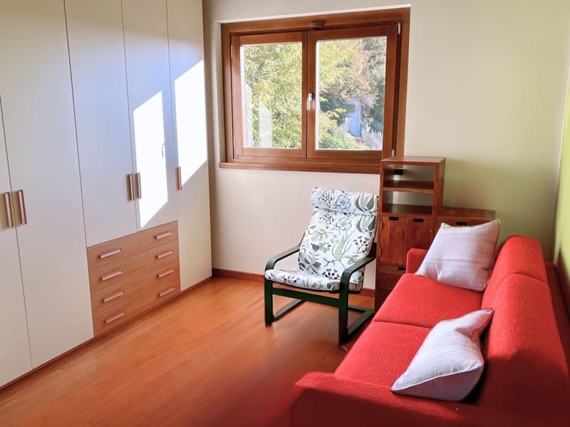 Elegant villa with large garden and two attached apartments (8)