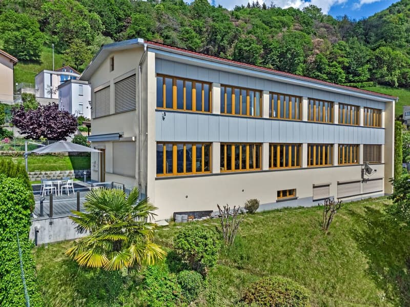 Spacious residential and commercial property with a view (1)