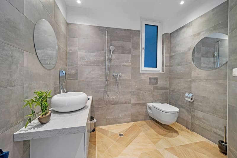 Spacious residential and commercial property with a view (12)