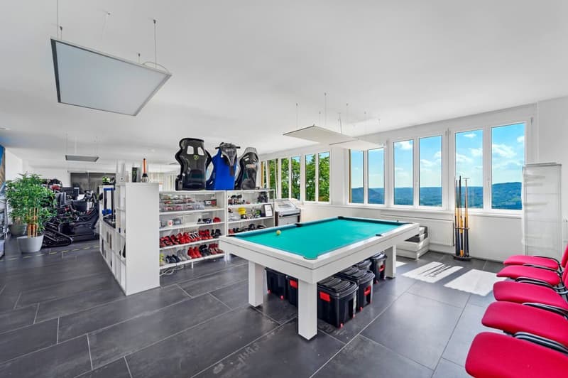 Spacious residential and commercial property with a view (8)