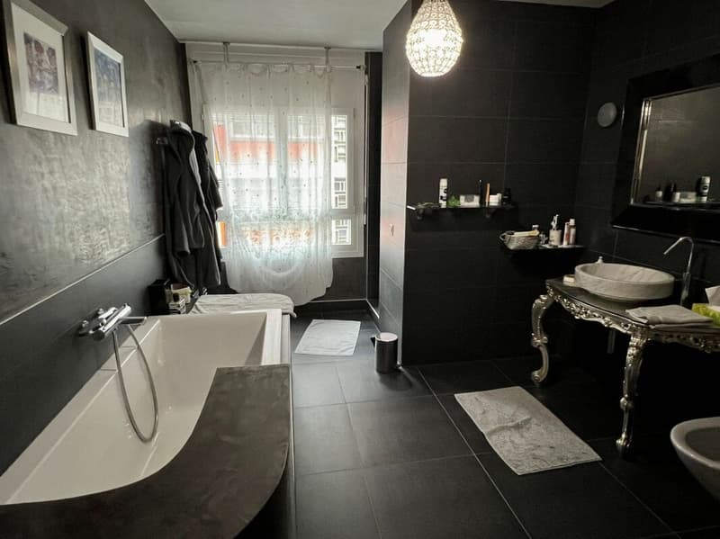 Spacious and elegant 270 sqm apartment on the top floor (13)
