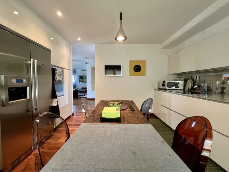 Spacious and elegant 270 sqm apartment on the top floor (8)