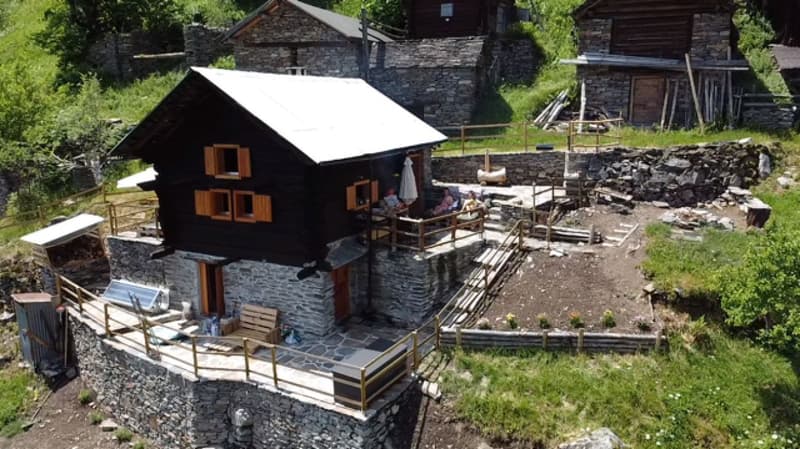 Magnificent rustic house in a quiet location (2)