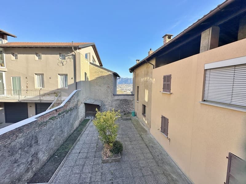 Intéressant complexe de noyau, deux unités d'habitation, rustique et cour privée (2)