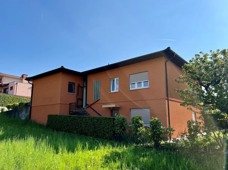Casa uni/bifamiliare con giardino e garage (2)