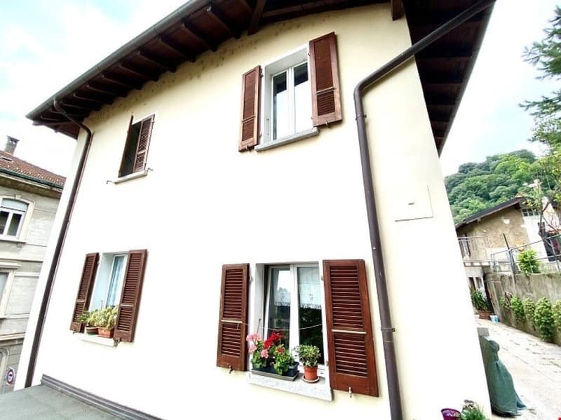 Rinnovata casa indipendente in zona verdeggiante e tranquilla (2)