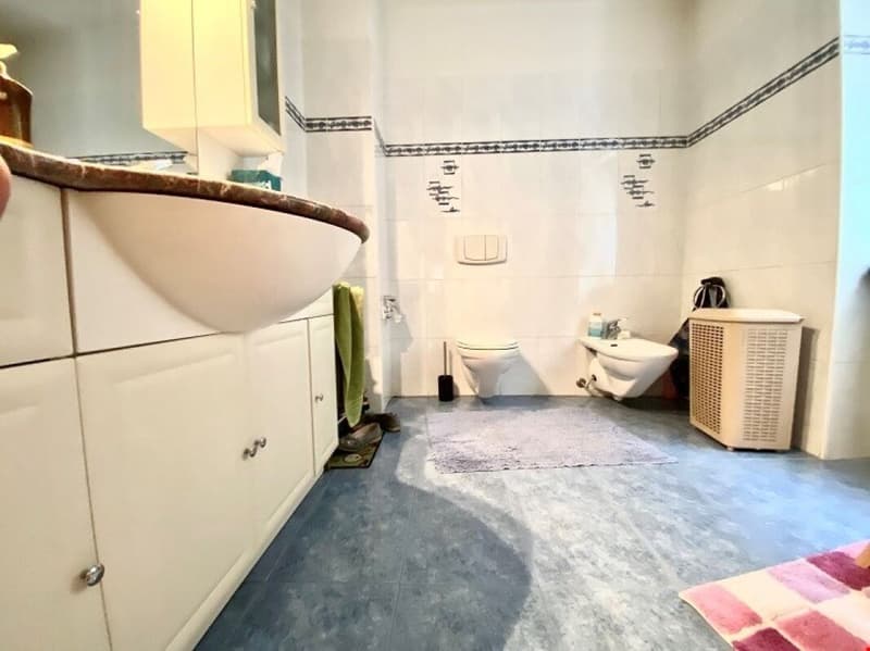 Rinnovata casa indipendente in zona verdeggiante e tranquilla (9)