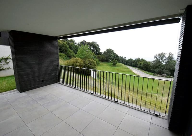Nouvelles et élégantes unités d'habitation immergées dans le vert (10)