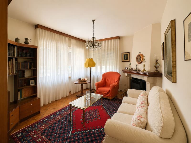 Prächtige Uni-Bi-Familien-Villa mit gepflegtem Garten, optimaler Ausrichtung und freier Sicht (17)